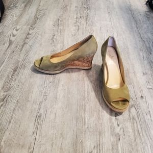 Cole Haan suede leather wedge peep toe espadrille heel green size 9 versatile